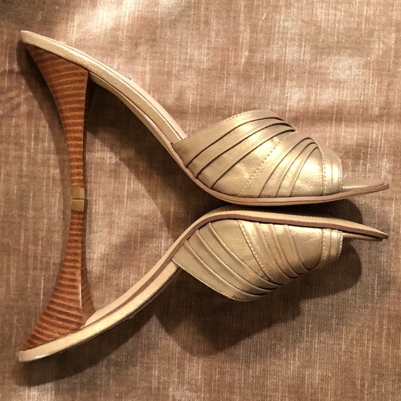 Steve Madden Mystie Gold Leather Slide Sandals - Picture 3 of 13